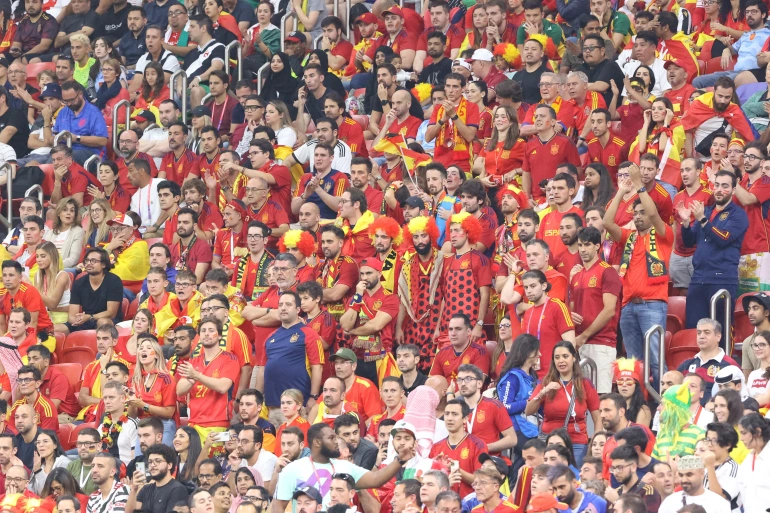 열받은 중국 국민들...월드컵 관중들 마스크 한 사람도 안써..우리가 호구니?