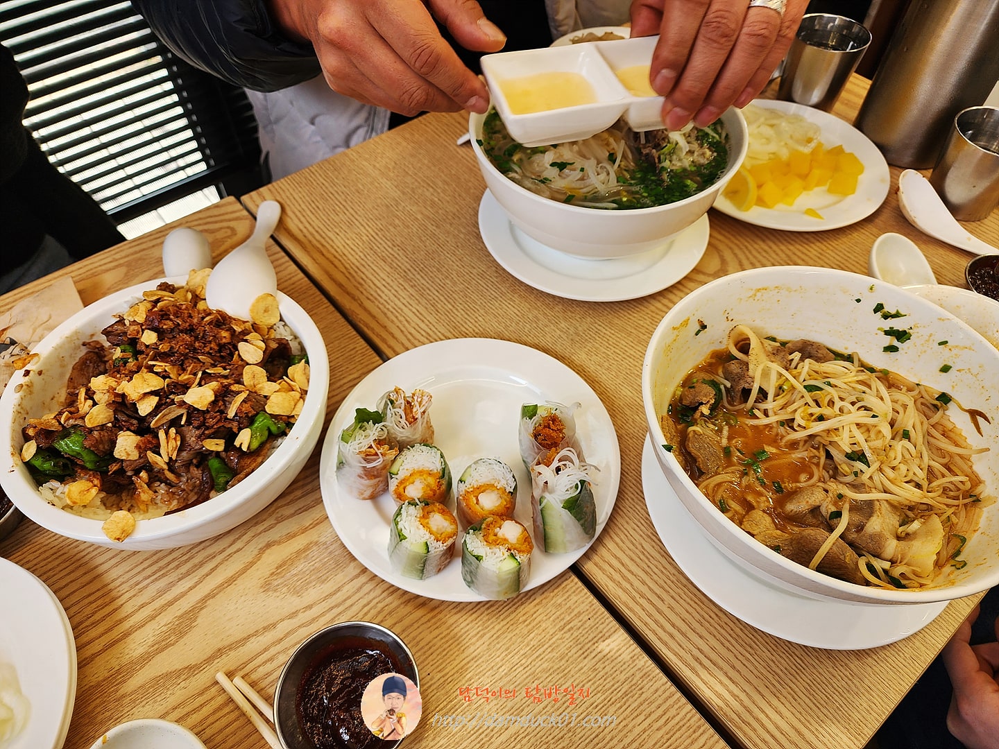 매운 쌀국수, 미트 힐 라이스, 소고기 쌀국수, 쉬림프 스프링롤