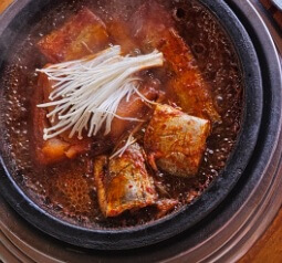 생방송투데이 인생식당 양평 40년 한결같은 손길 정성의 시골밥상 맛집 초가시골밥상