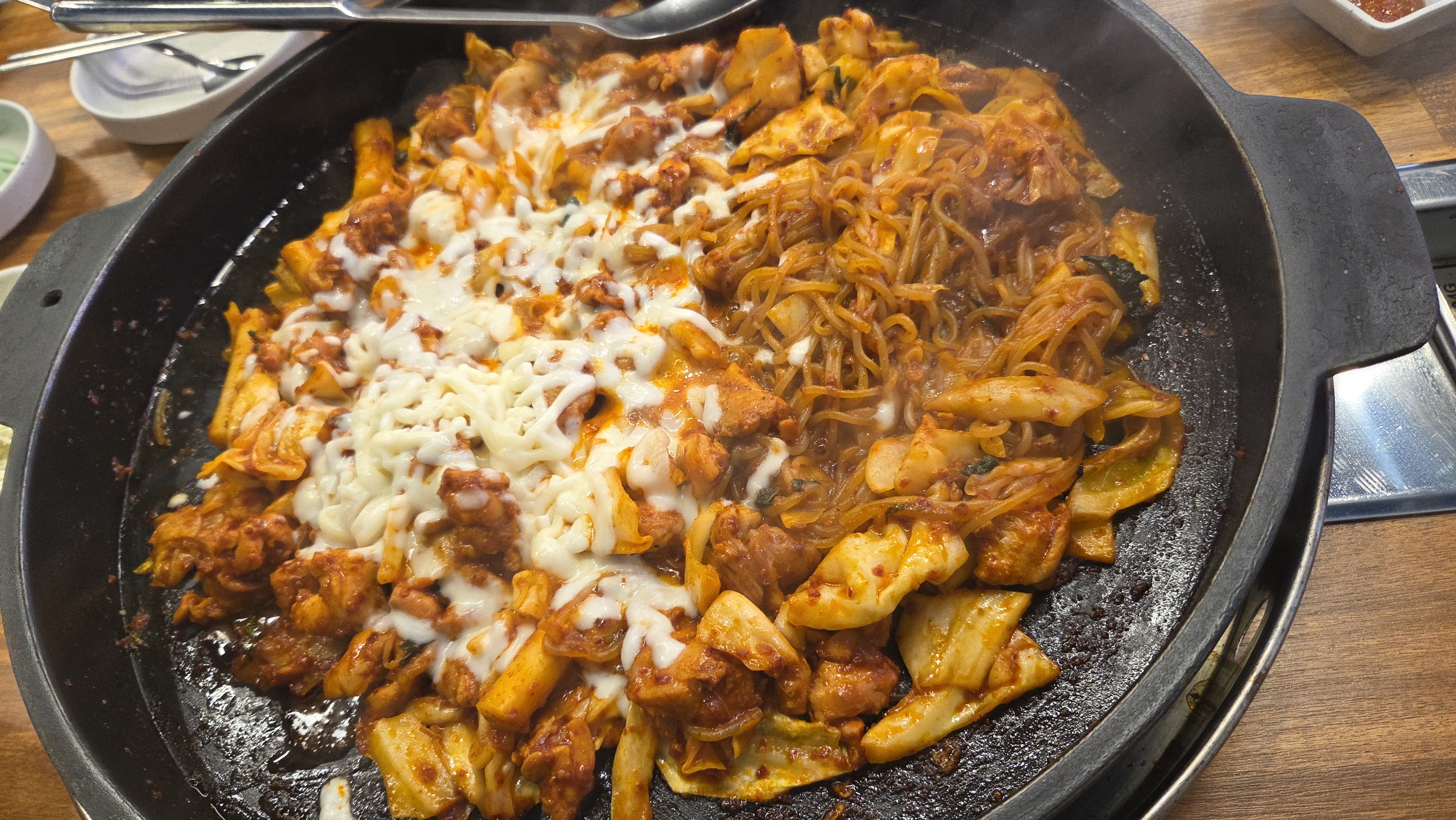 봉담 닭갈비 쫄면사리와 치즈사리