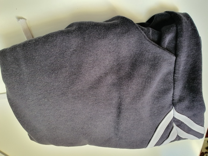 물이-빠진-검은색-반바지