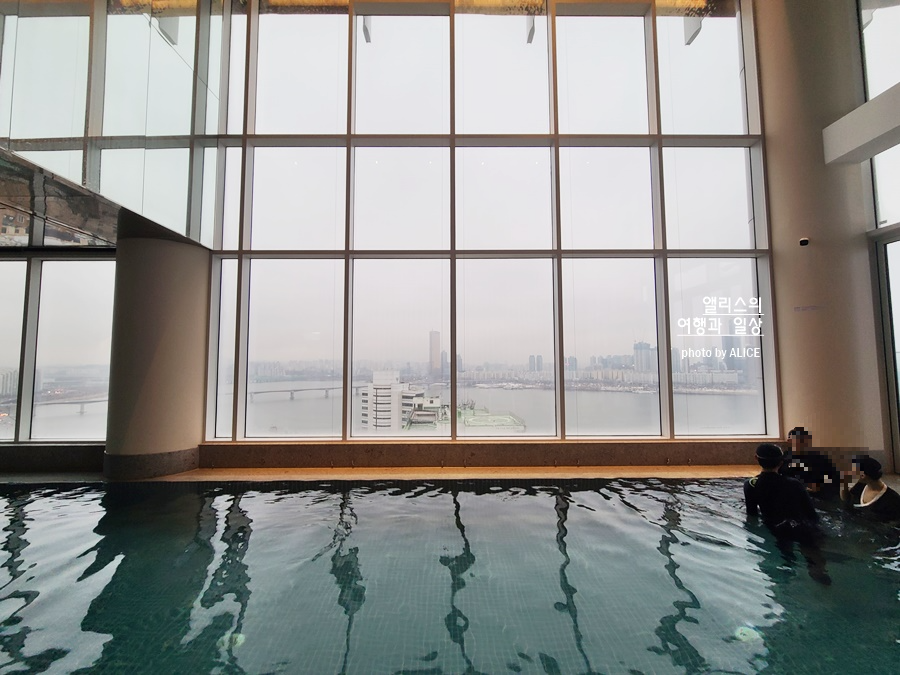 한강뷰 호캉스 호텔 나루 서울 엠갤러리 부아쟁 레스토랑 인피니티풀 추천