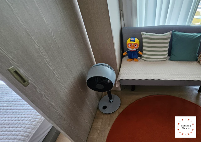 라플레르 풀빌라-1층 현관-거실-소파