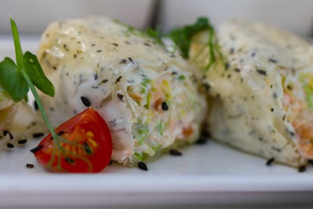 양배추 연어 랩 - 소개, 재료 준비 및 조리법, 요리의 이점