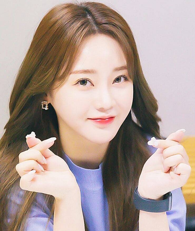 가수-홍지윤
