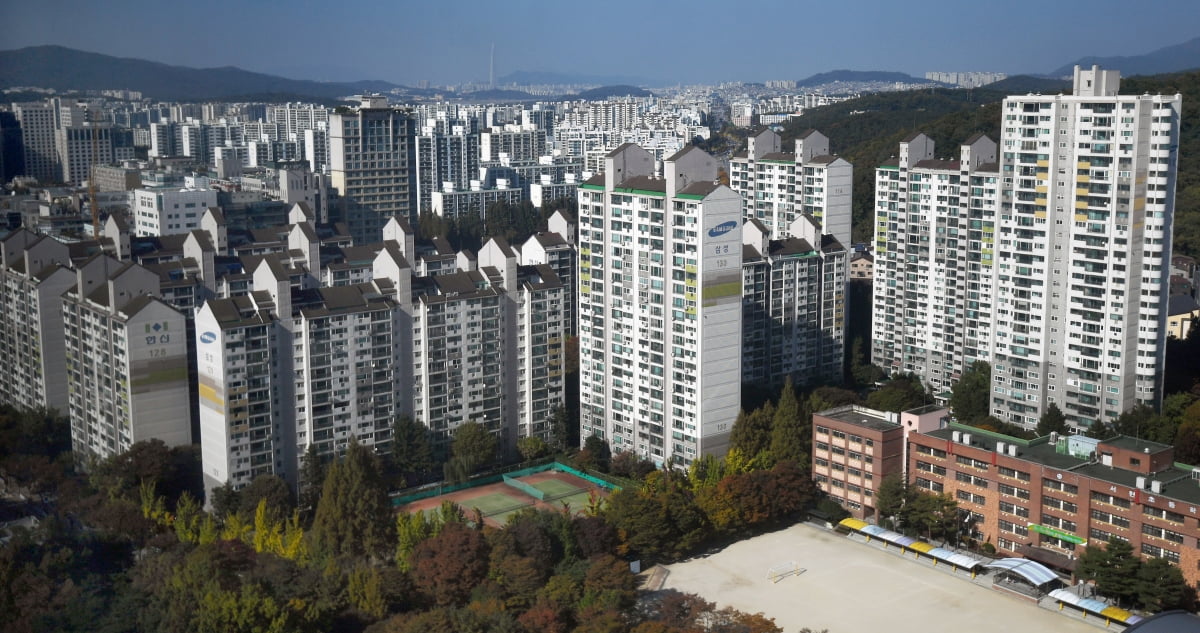 노후계획도시 특별법 적용 대상인 경기도 성남시 분당신도시 내 시범삼성한신 아파트 등이 보이고 있다.