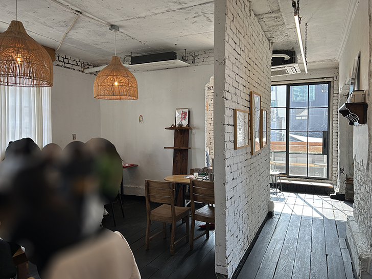 러스트-베이커리-2층-공간