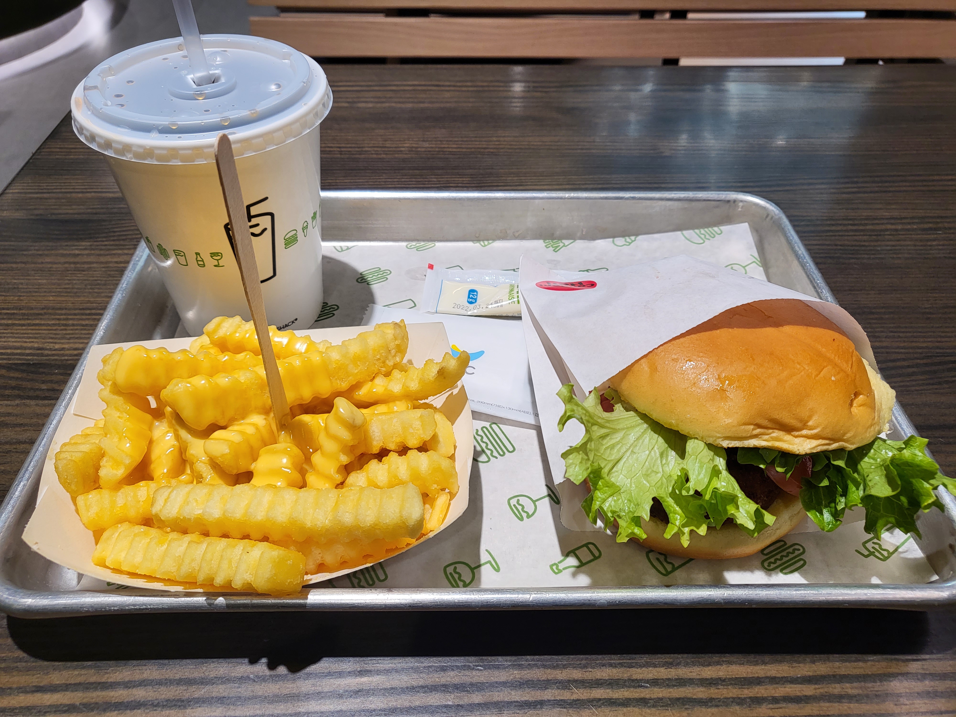 슈룸버거,치즈프라이,콜라