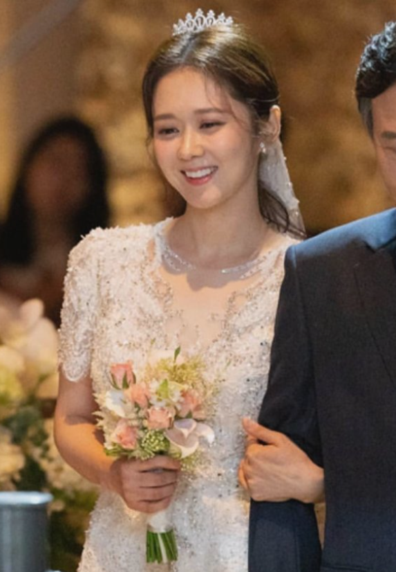 배우 장나라와 남편 정하철 감독의 결혼식 웨딩드레스 이미지