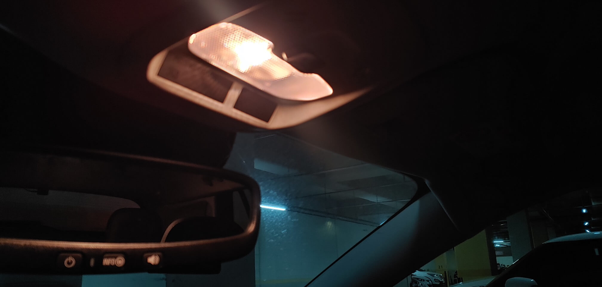 실제 차주가 알려주는 쉐보레 트랙스 크로스오버 - LED 실내등(전등) 교체하기