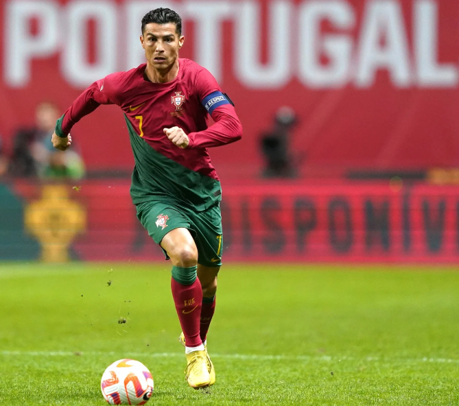 크리스티아누 호날두 위상 관련 사진