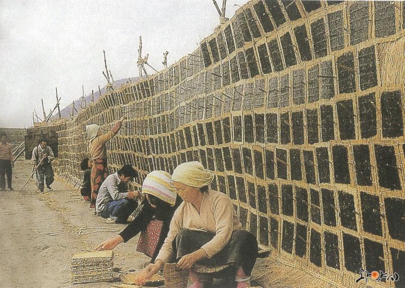 한국의 김을 붙이고 말리는 기술