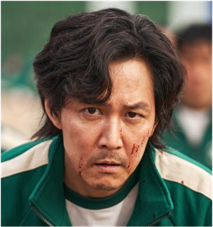 이정재가 노려보는 모습