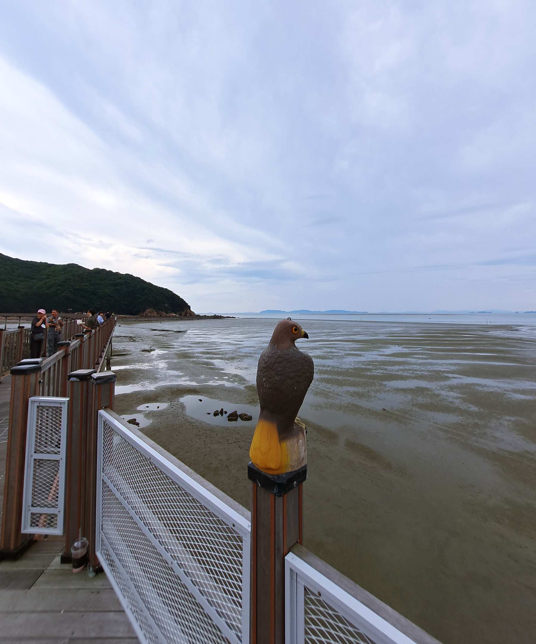 탐방로 곳곳 독수리상