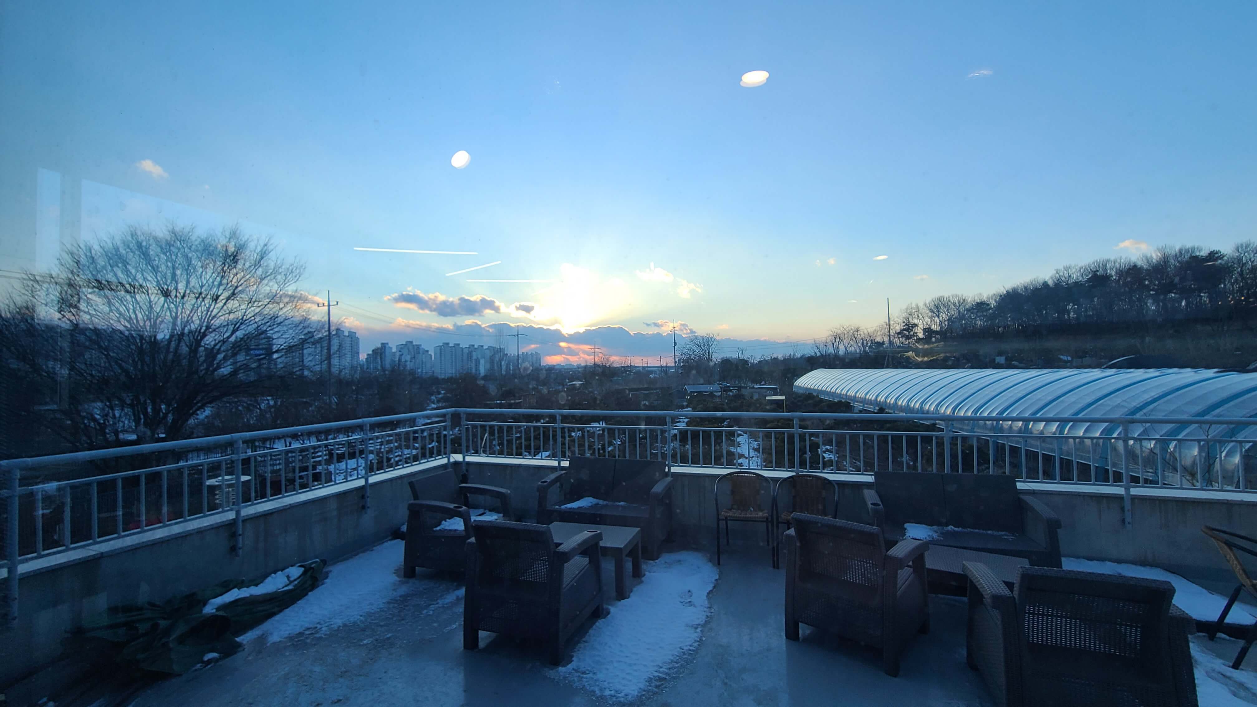 씨앤비-베이커리-카페-테라스-좌석