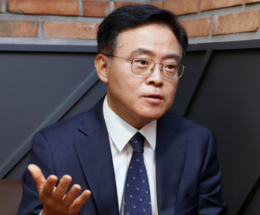 인터뷰중인진교훈