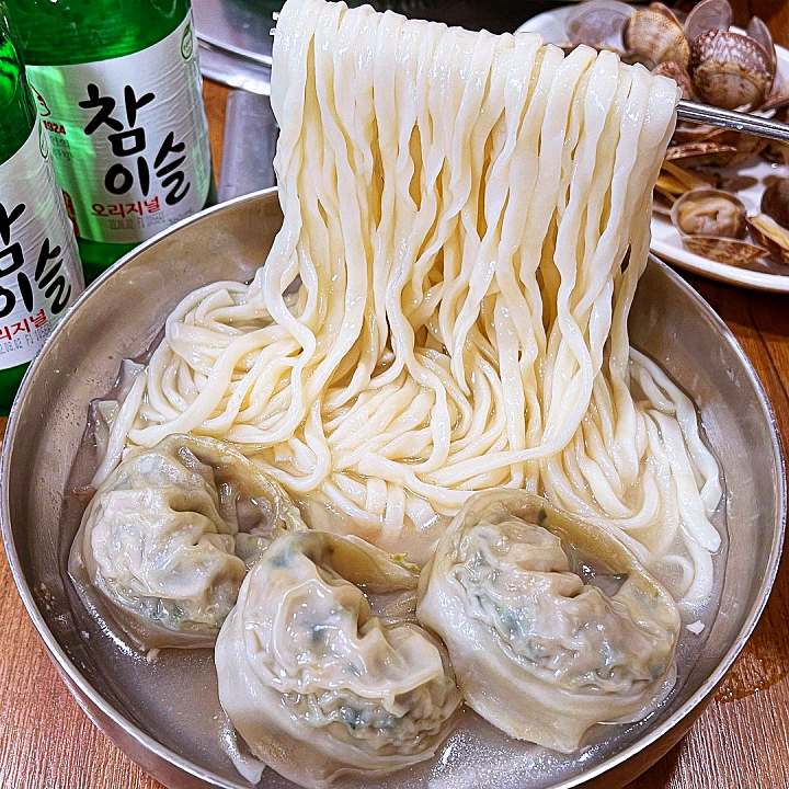 25년 정성 한 그릇 손칼국수 만두칼국수 수원 수원역 맛집 추천 생방송투데이 맛의 승부사