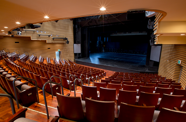 국립극장 달오름극장 1층 L열 22석에서 바라본 무대