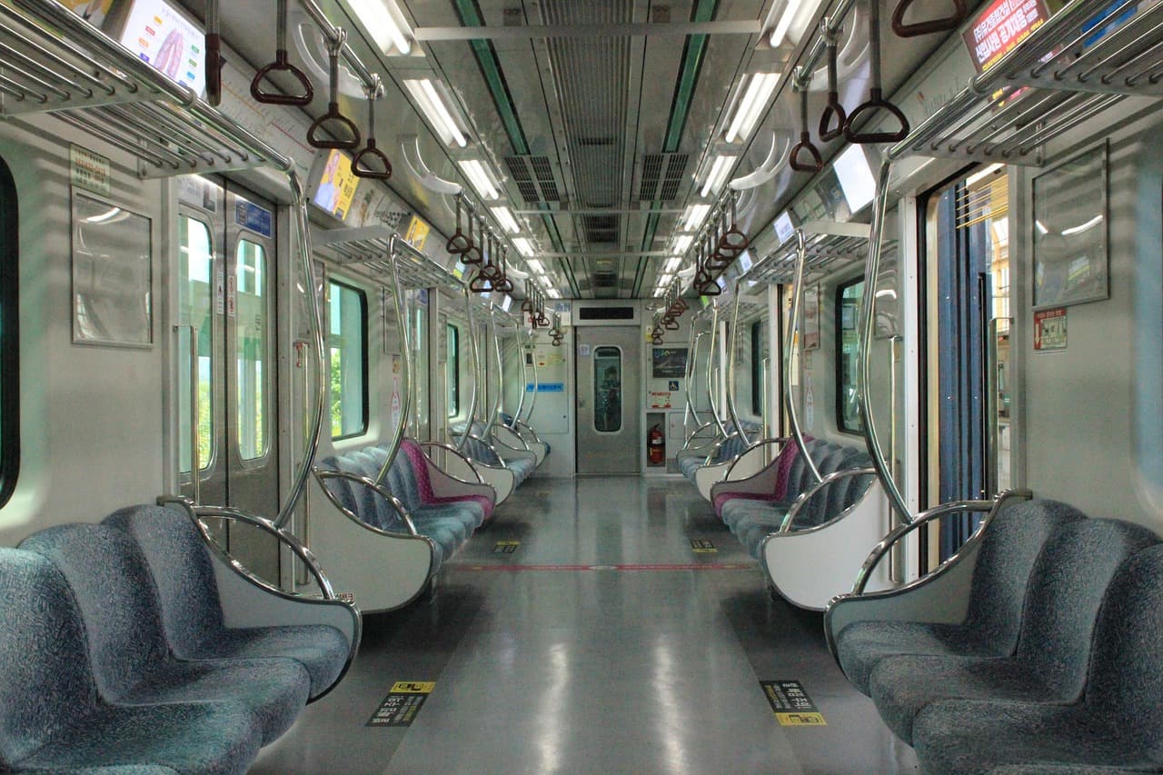 도시철도와 경전철 기술 비교: 교통 혁신의 두 축