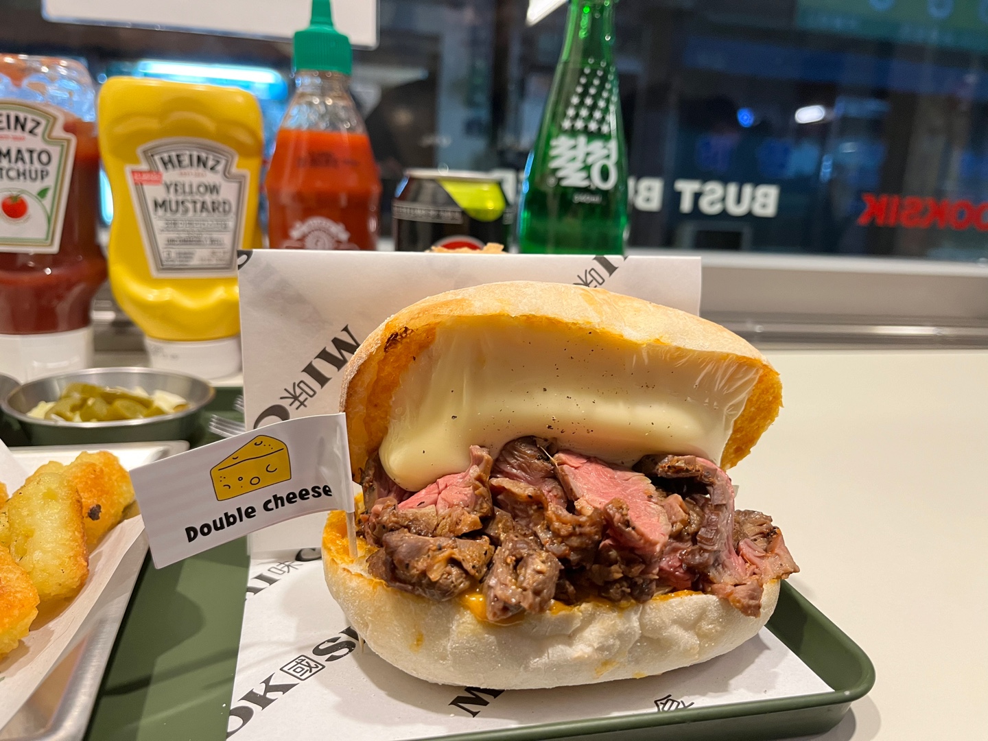 이것이 토시살 스테이크 버거&amp;#44; 일명 버스트버거