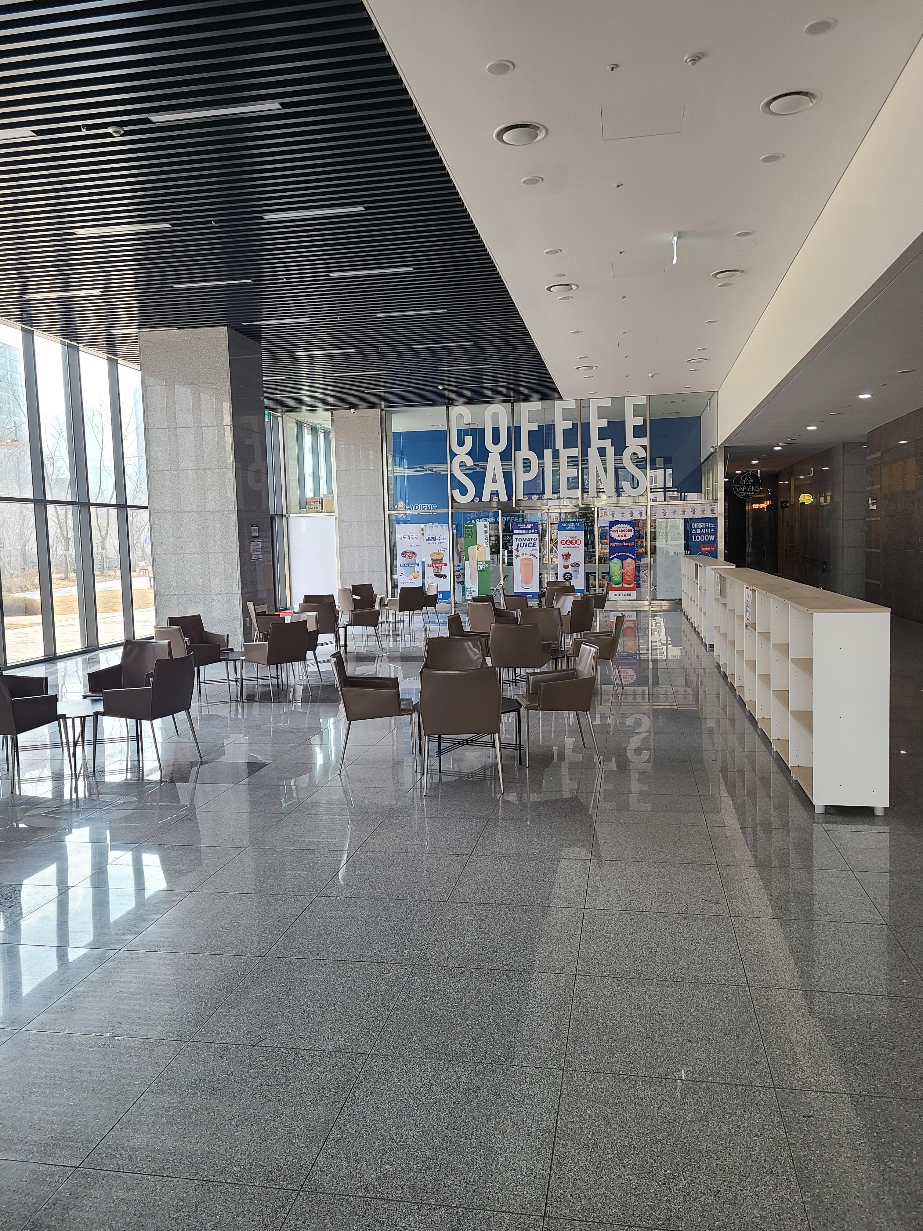 안양아이에스비즈타워 1층 내부2