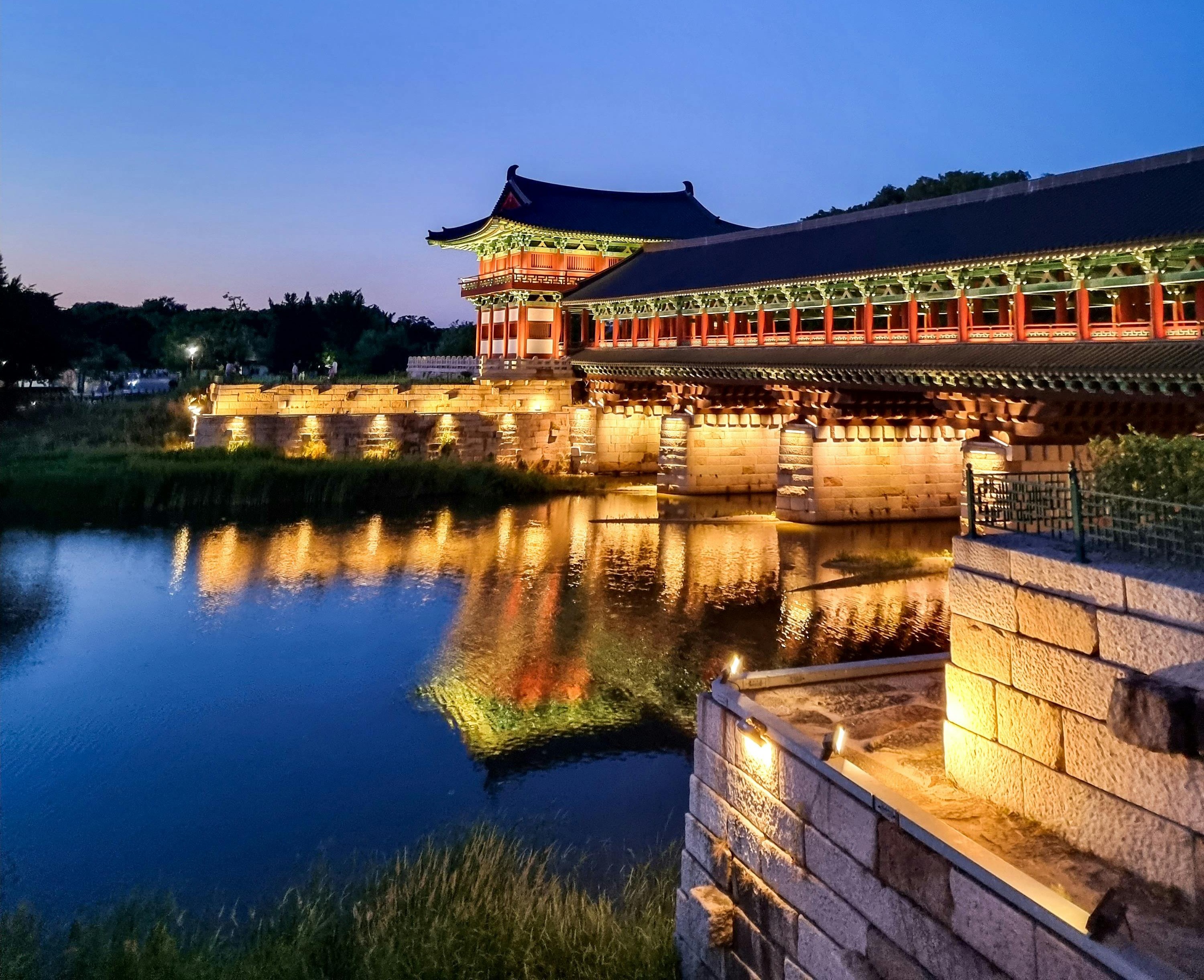 경주 동궁과 월지 야경 반영 다리 풍경 여행 코스