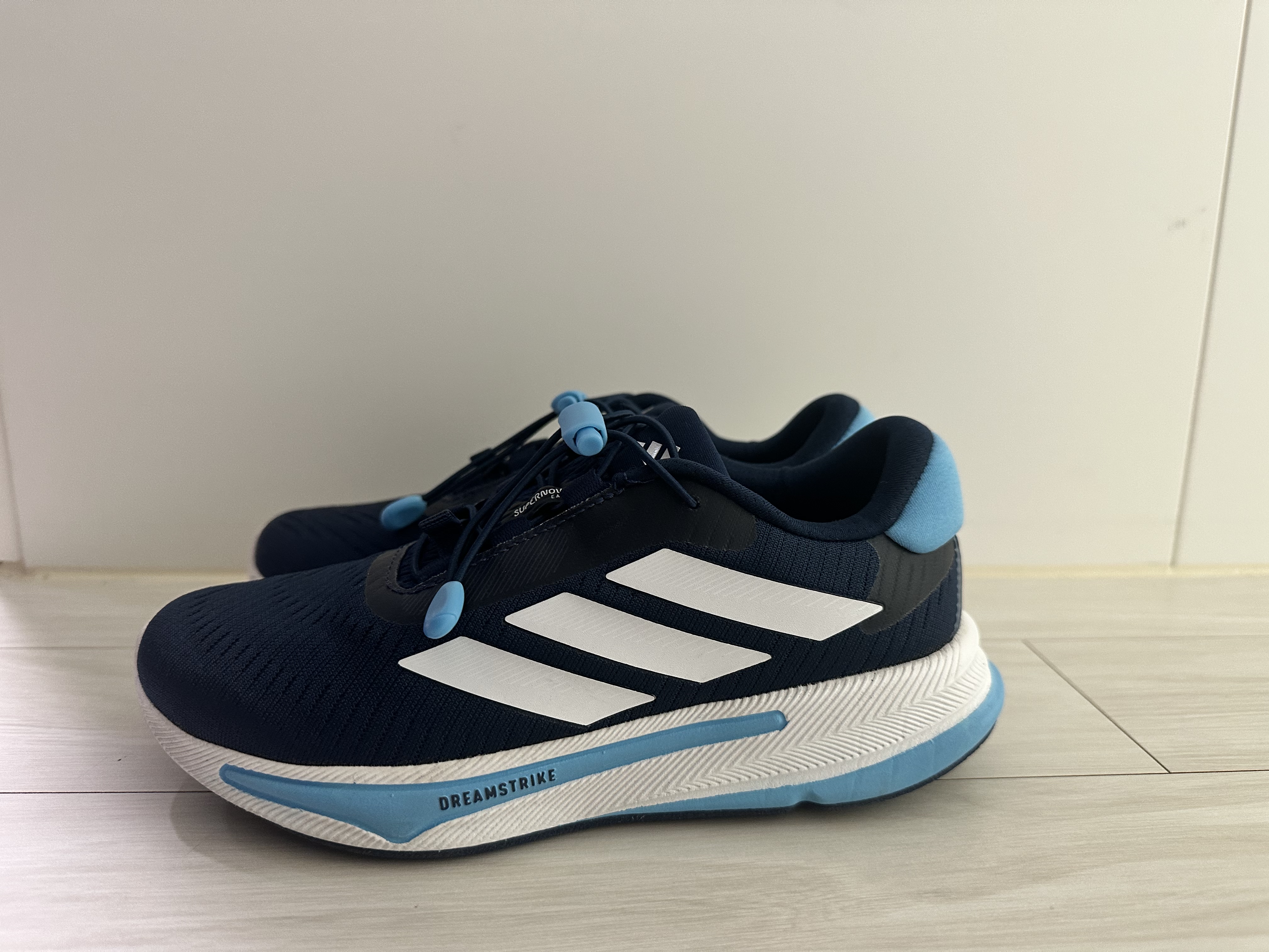 아디다스 슈퍼노바 이즈 키즈