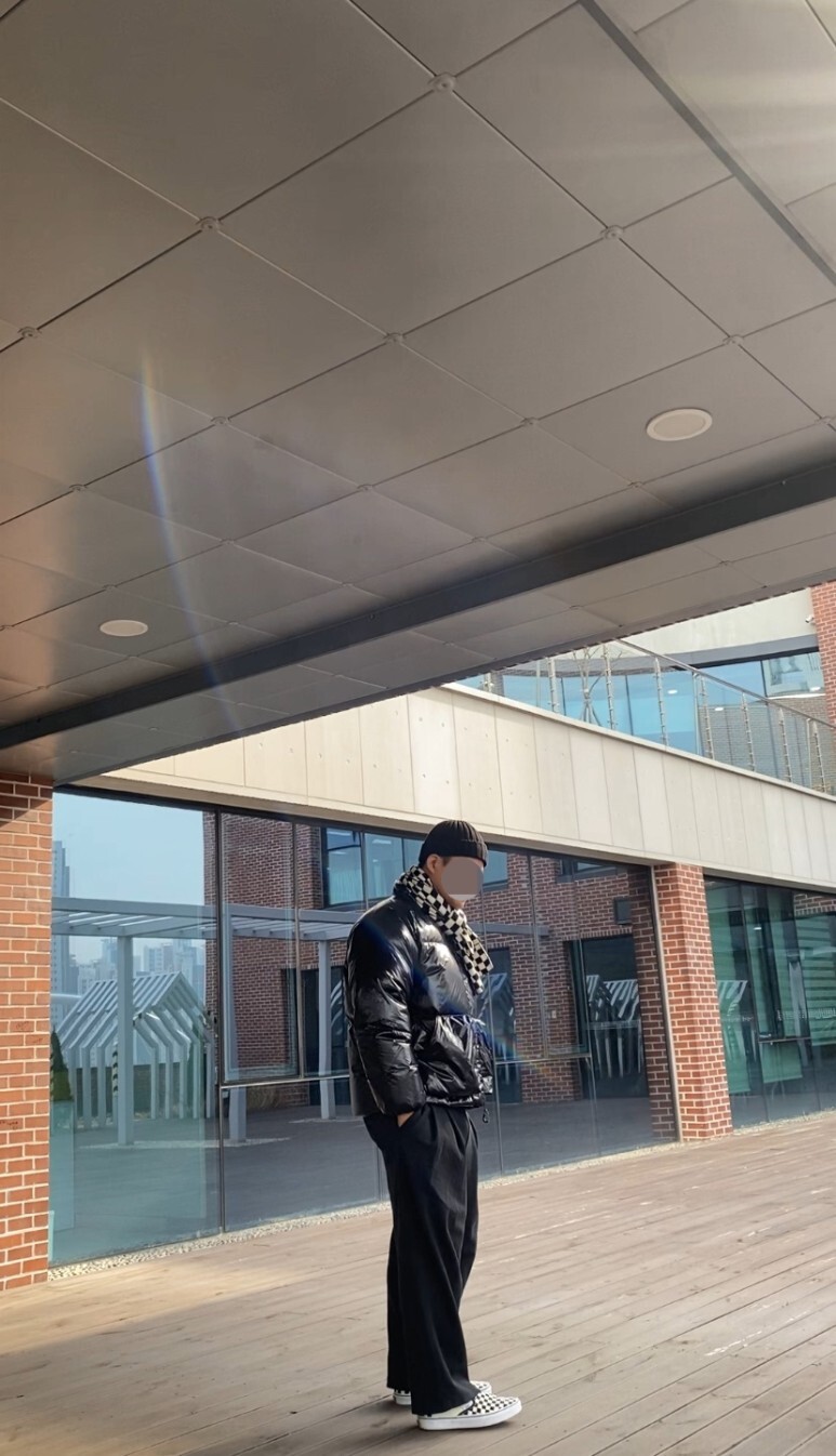 데일리룩(오뭘입)구제비니, 마뗑킴 숏패딩 유광패딩, 마뗑킴 체커보드 머플러, 무신사트레이닝팬츠, 반스 체커보드, 빈티지패션, 데일리룩, 남자데일리코디, 남자데일리패션, OOTD