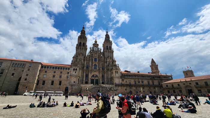 산티아고 대성당 앞의 순례자들