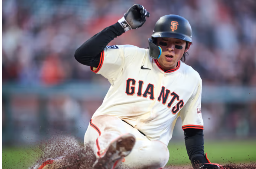 이정후, 개막전에서 빛난 선구안으로 팀 승리 견인