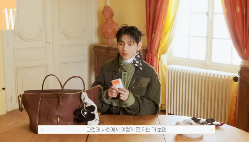 방탄소년단 뷔, 왓츠 인 마이 백 뷔, 뷔 운동 루틴, 뷔 수면 루틴, 뷔 향수 안 쓰는 이유, 뷔 제이홉 공연, 뷔 아이패드, 뷔 음악 취향, 뷔 요네즈 켄시, 뷔 선글라스, 뷔 일상, 뷔 태형 라이프스타일