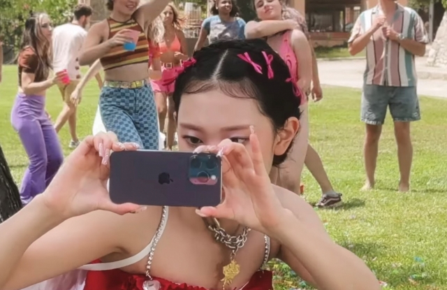 ‘ETA’ 뮤직비디오