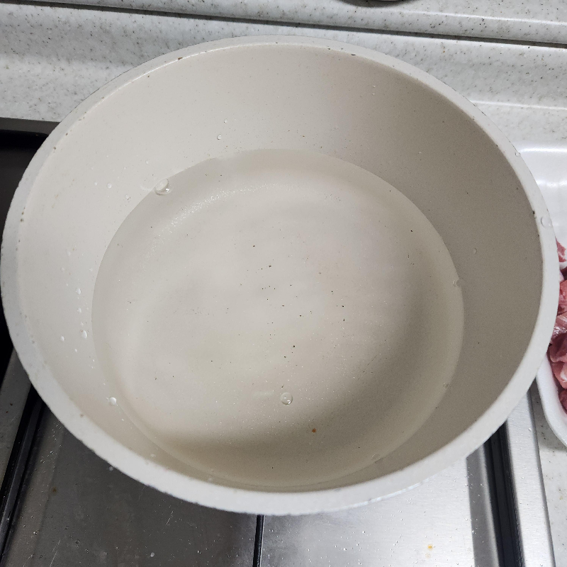냄비에 물3컵