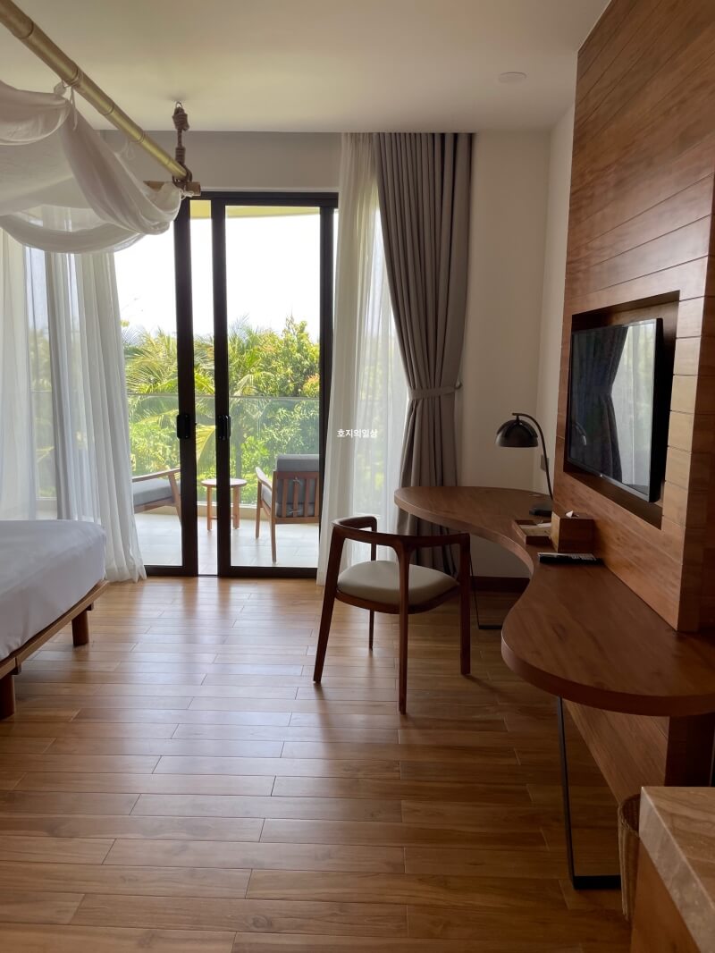 나트랑 아나만다라 깜란 가든뷰 디럭스 룸 - 책상