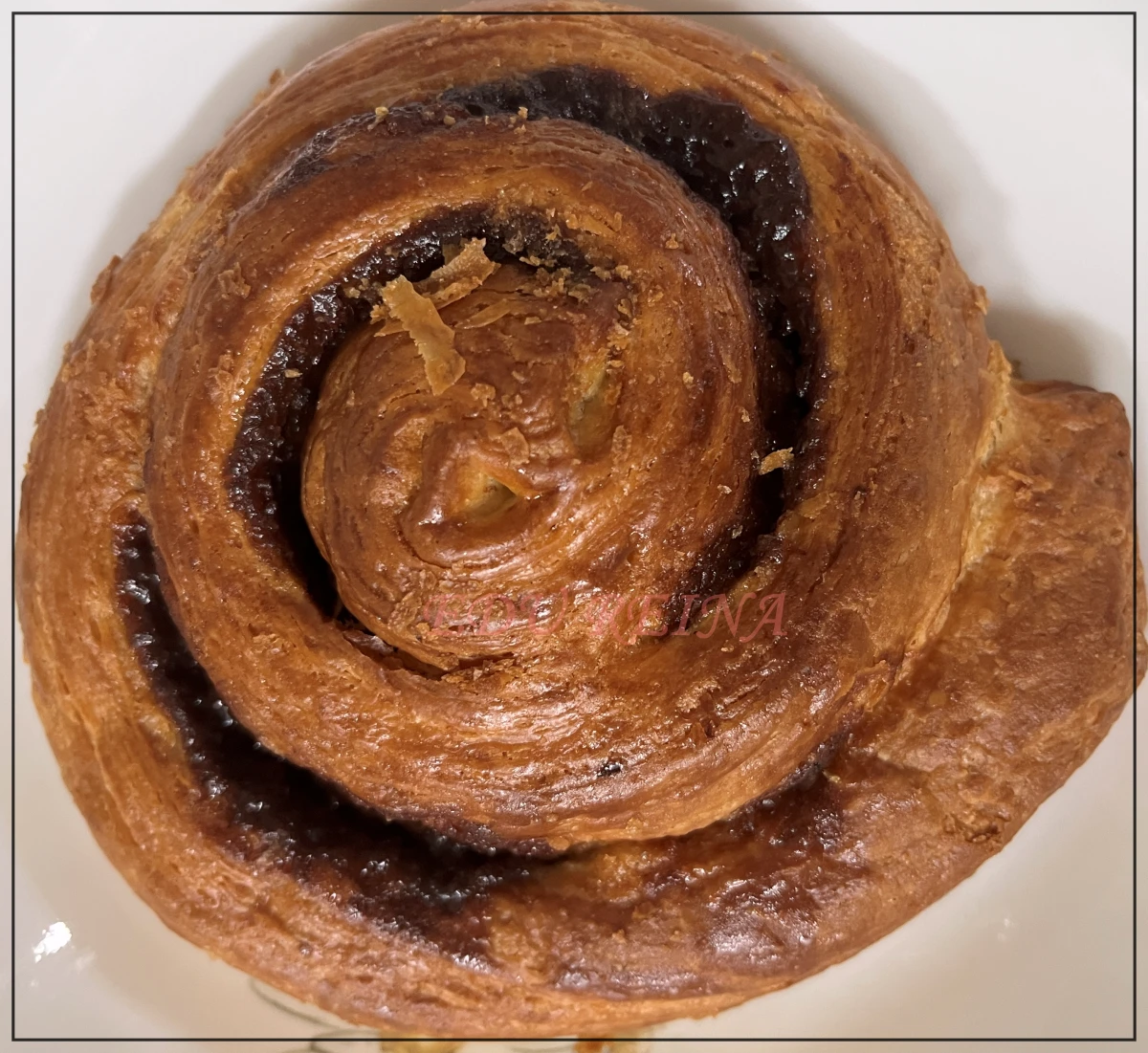 노브랜드-베이커리-24결버터시나몬롤페스츄리-에어프라이어-구운-모습