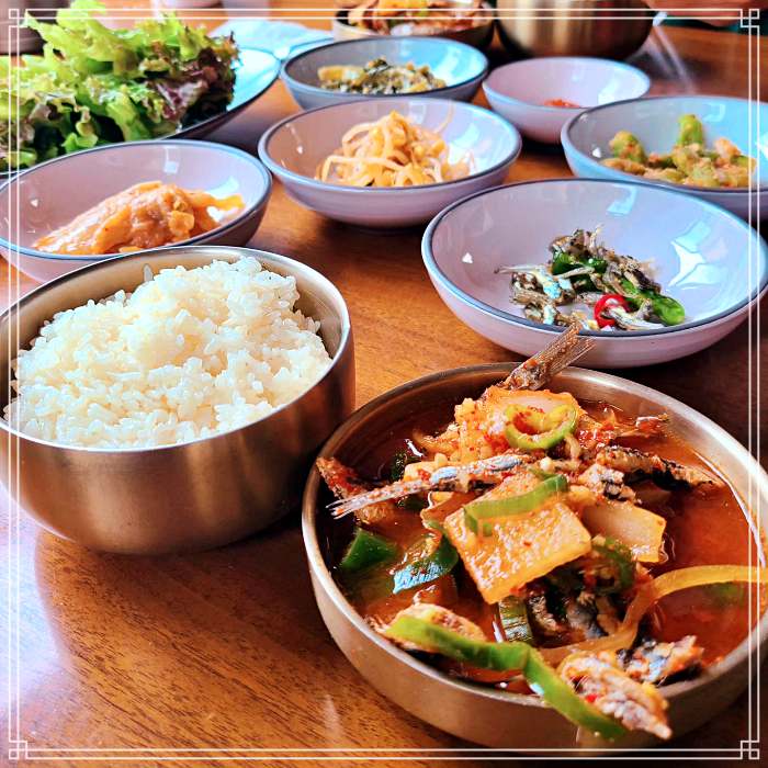 생방송 오늘저녁 남해 상주 은모래비치 아침식사 가능, 모듬 생선구이, 멸치쌈밥 맛집