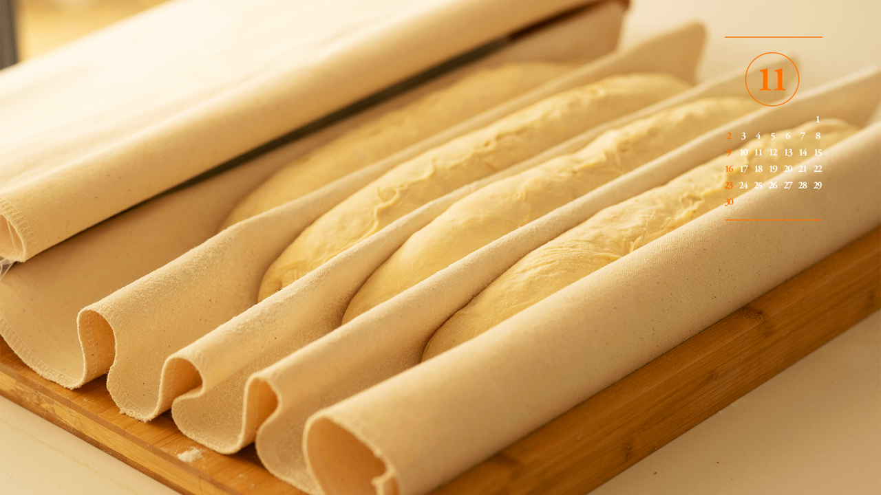 06 바게뜨빵 반죽 A - 2025년11월 노트북배경화면