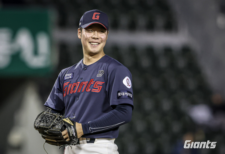 ๋กฏ๋ฐ LG ํ์ด๋ผ์ดํธ ๊ฒฝ๊ธฐ๋ถ์