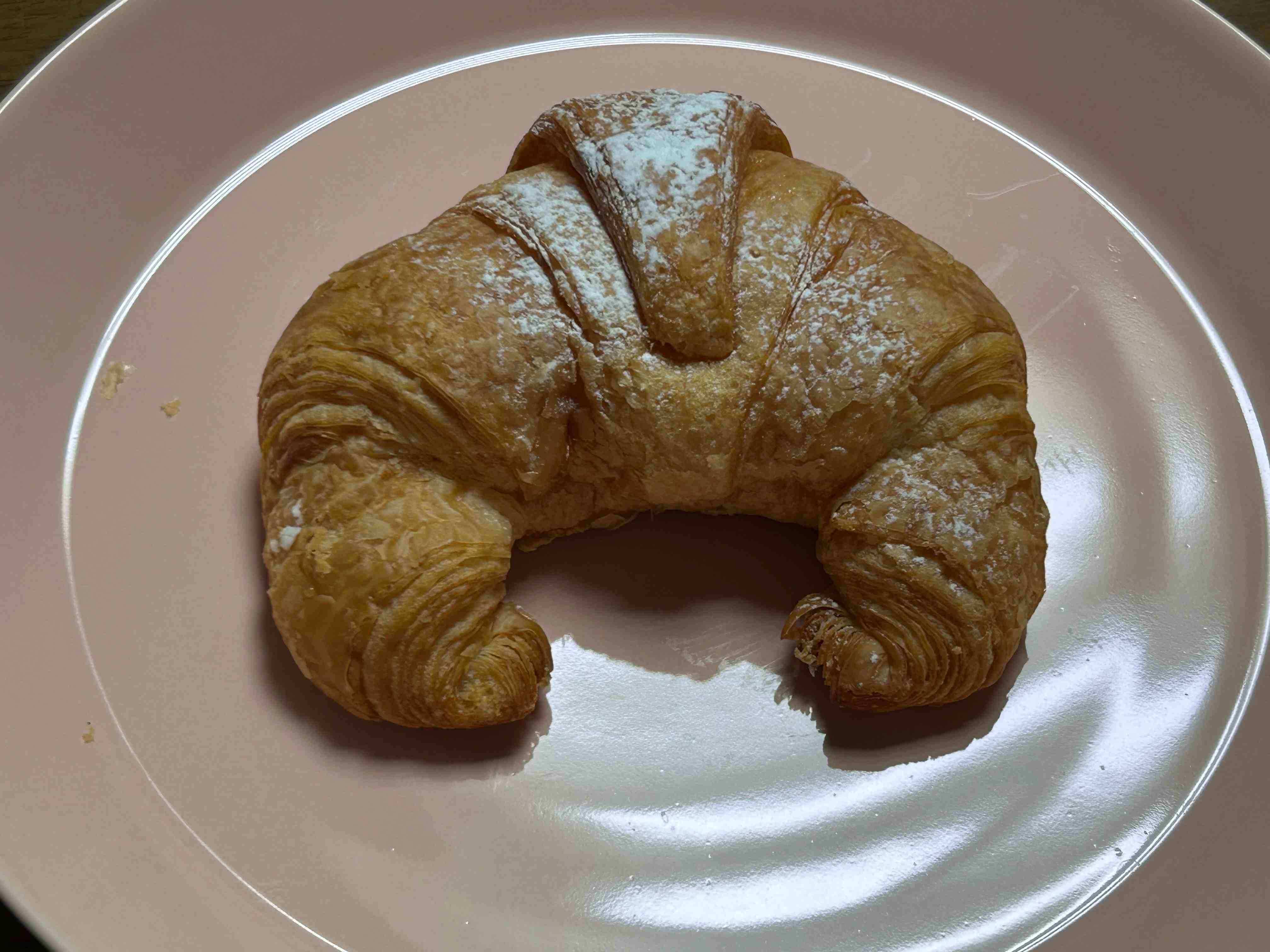 크림 크루아상 윗면