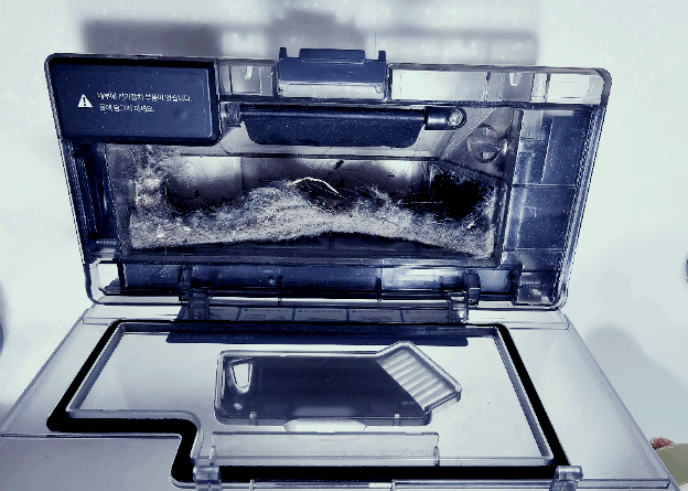 클리엔 T24 흡입구 먼지 뭉치들