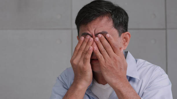 안압 낮추는법&amp;#44; 안압이 높은 이유. 눈 안압을 낮추는 것은 눈 건강을 유지하기 위해 중요한 요소입니다. 안압이 지나치게 높으면 시력 손실이나 심지어 녹내장 등 심각한 질환을 초래할 수 있습니다. 다행히도&amp;#44; 우리는 일상 생활에서 몇 가지 자연적인 방법을 통해 안압을 조절할 수 있습니다.