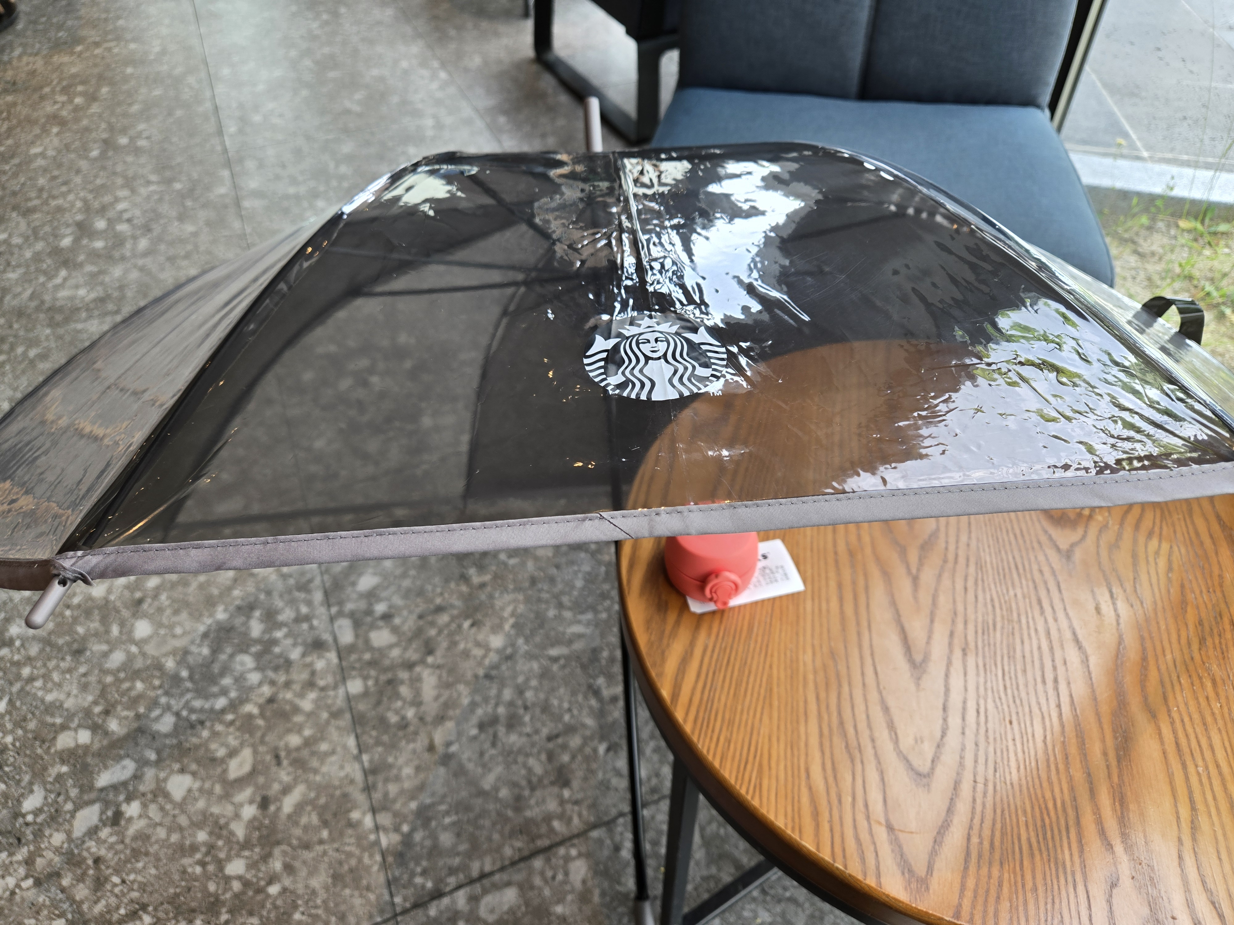 스타벅스 rainy day recharge 그레이 투명우산