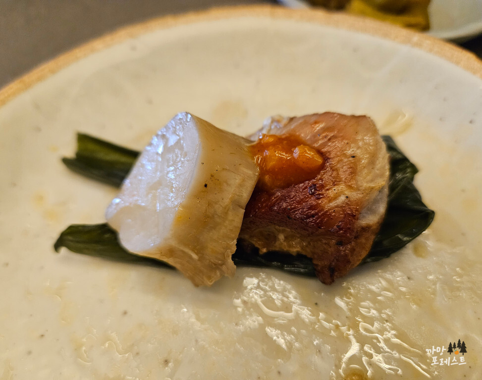 강남역 육품 명이나물과 버섯