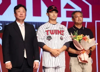 LG 신인 김영우 엘지 김영우 선수 전력 홈런 루키_6