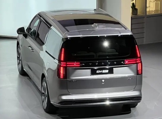 출시가 기다려지는 미니밴 볼보 EM90 제원, 디자인, 성능, 가격