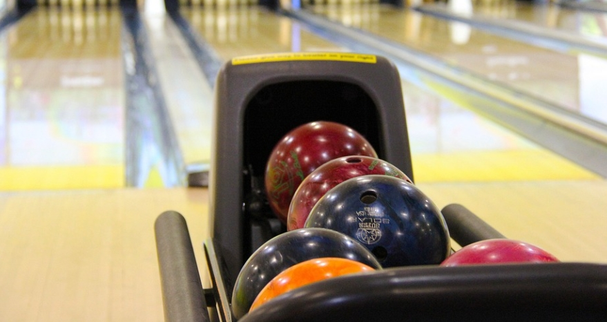 볼링을 잘 치는 방법과 볼링 공 무게 선택하는 방법 사진 1