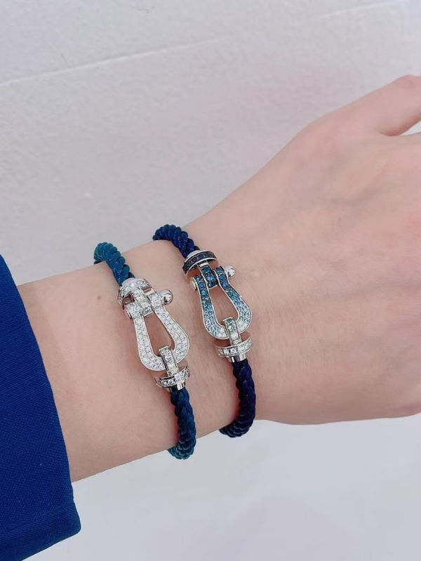 관계의 풍랑 속에서 자아를 지켜주는 관성 강화 주얼리 프레드 셔클