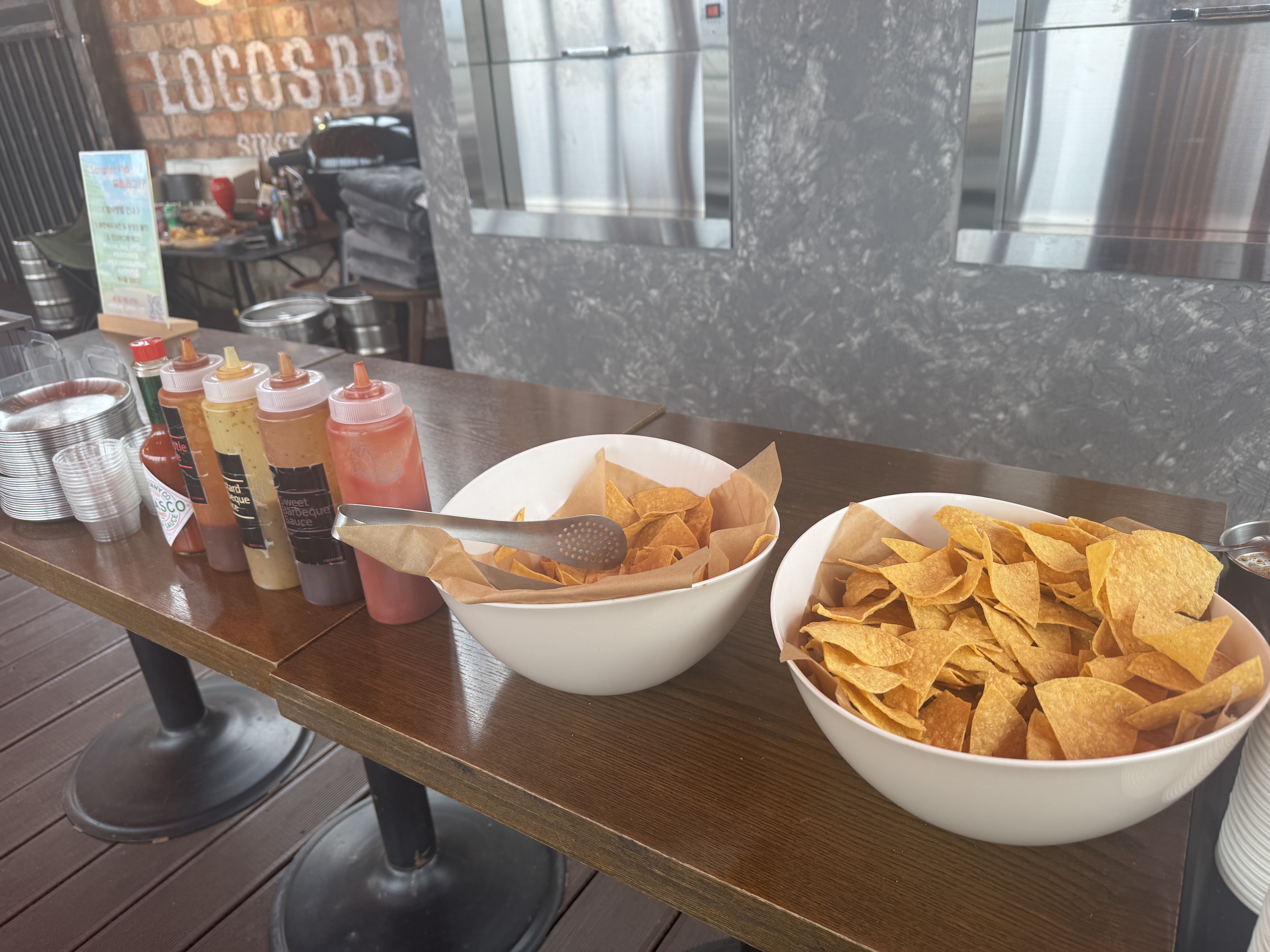 로코스비비큐 남양주점 셀프바 나초와 각종 소스 코너