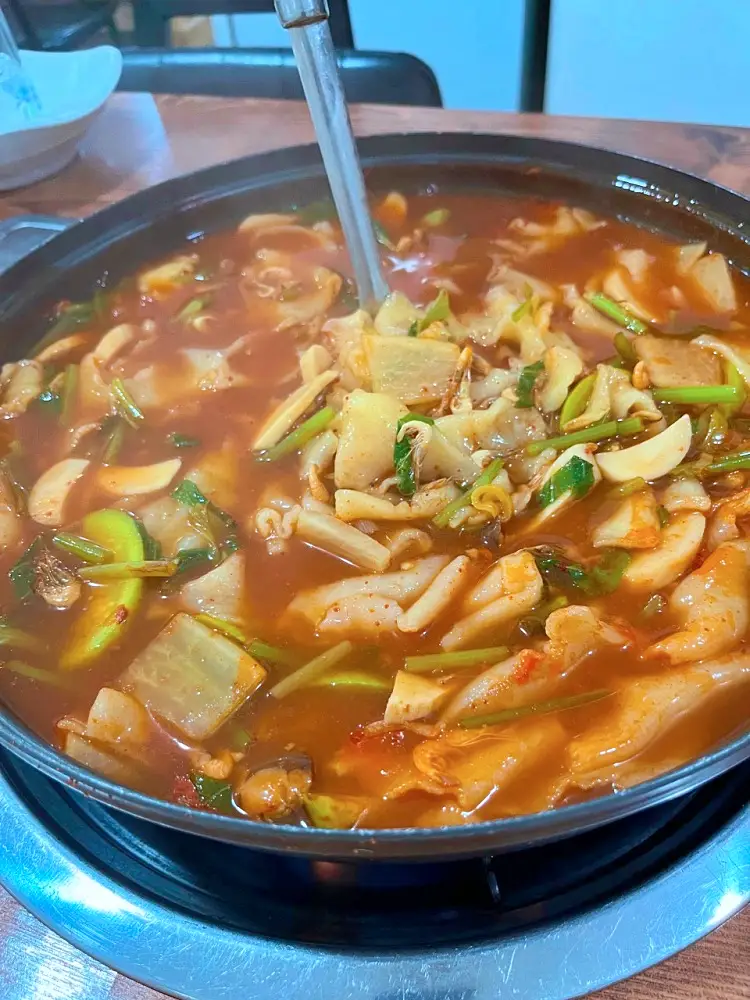 현장치고 고소한 향 퍼지는 민물 새우 얼큰 칼국수, 민물새우탕 새뱅이 매운탕 민물새우 한상 대전 괴정동 용문역 맛집 추천
