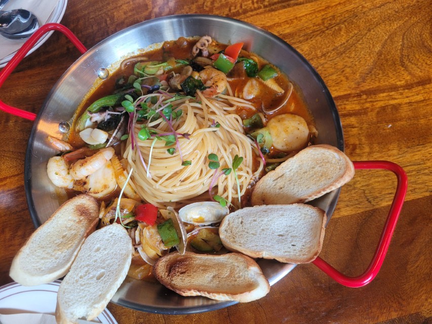 마라 해물 파스타 상단 샷